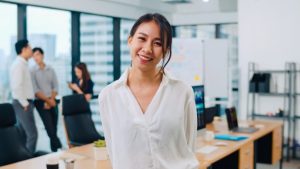 portrait-successful-beautiful-executive-businesswoman-smart-casual-wear-looking-camera-smiling-modern-office-workplace-young-asia-lady-standing-contemporary-meeting-room_7861-2503